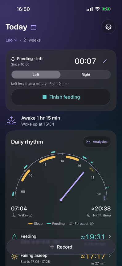 Home screen with a running feeding timer and the side picker